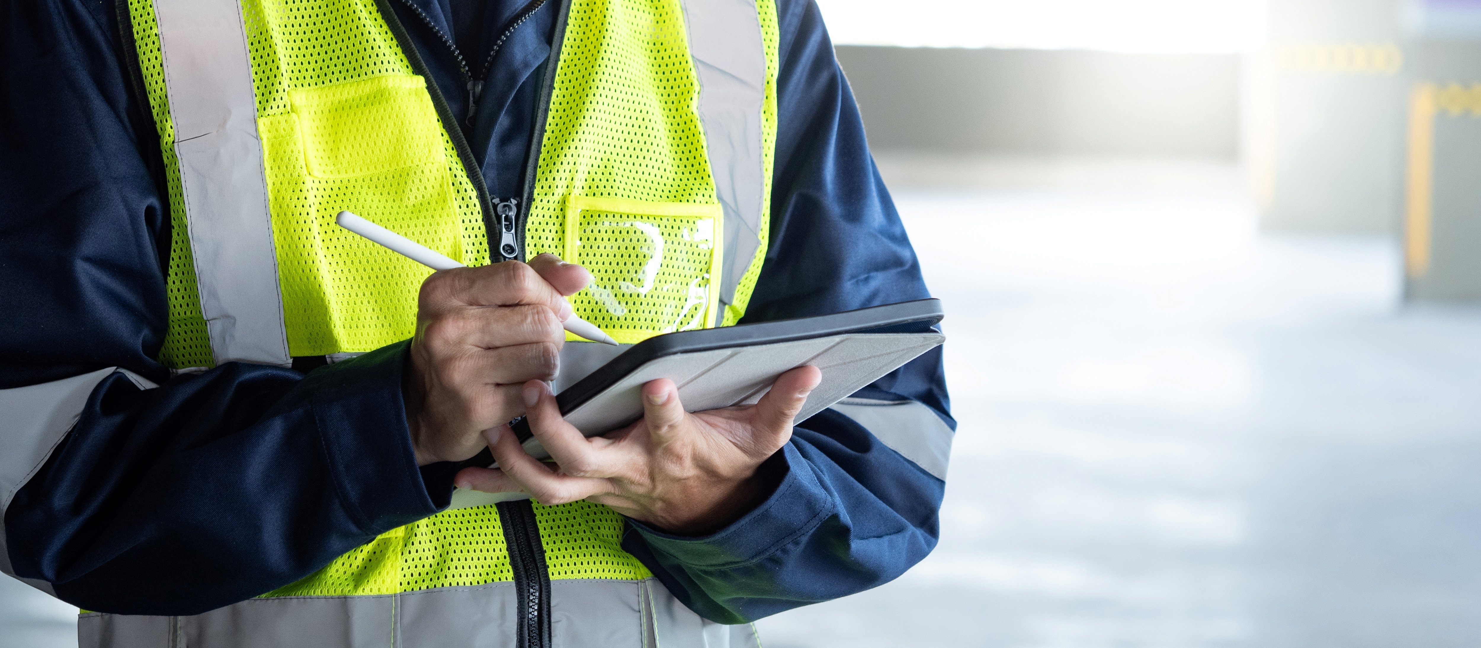 Industrial_Worker_631436811 (1)